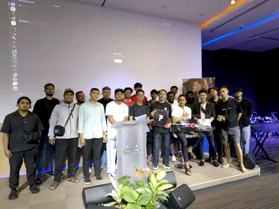 PounderFX alumni and refresher students standing together for a group class photo.